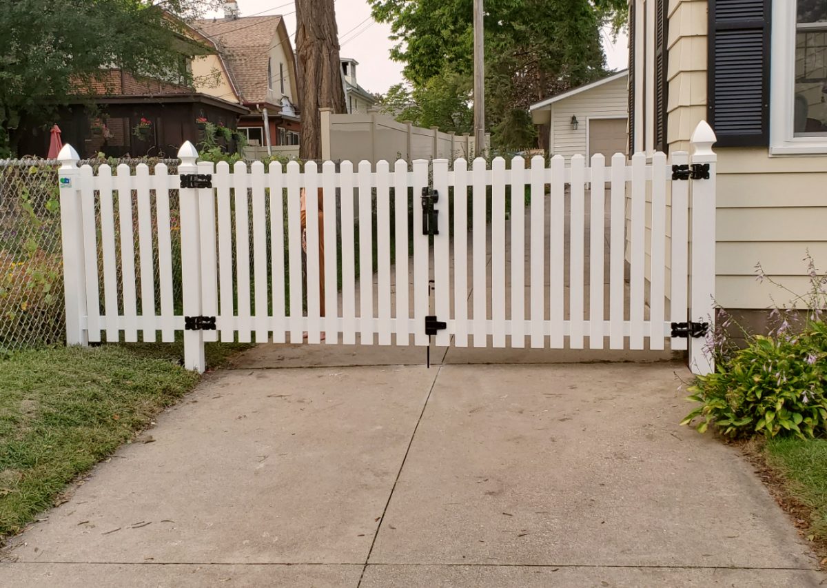 Double Vinyl Gate Gallery Phillips Outdoor Services Onalaska, WI